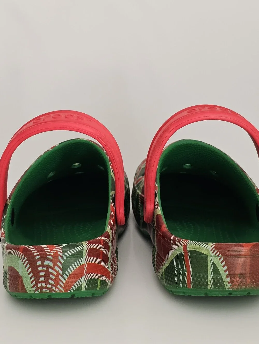 Crocs Baya Holiday Plaid Clog Men's Size 11 Red/Green/White